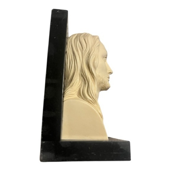 Vintage Cream Bust Sculpture of Christ - Picture 3 of 6